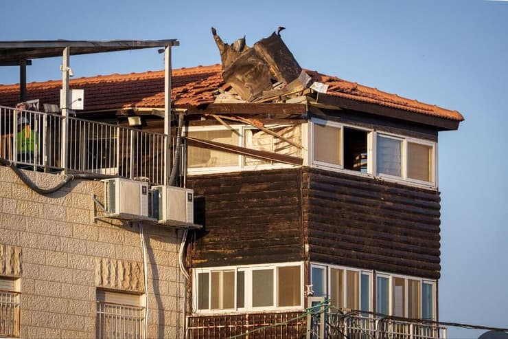 שבר ענק בירושלים (צילום: שלו שלום ) נפילה בבית בירושלים