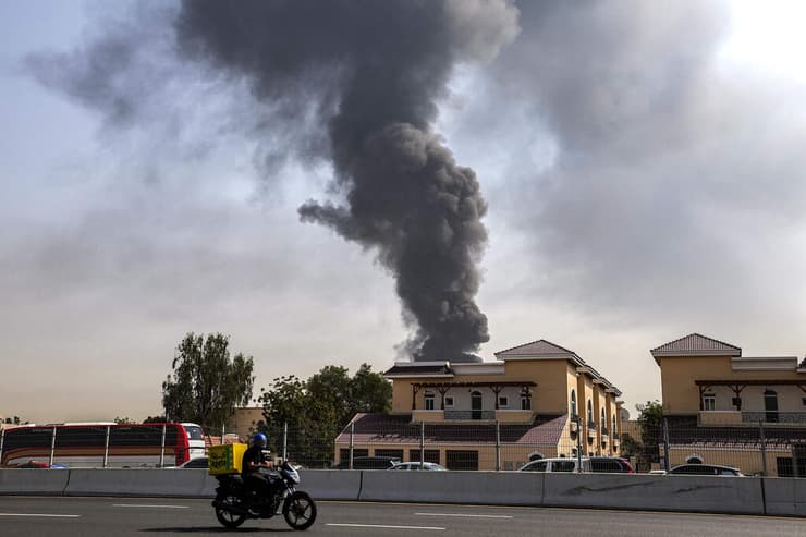 תקיפה בנמל התעופה בדובאי (צילום: AFP) תקיפה בשדה התעופה בדובאי