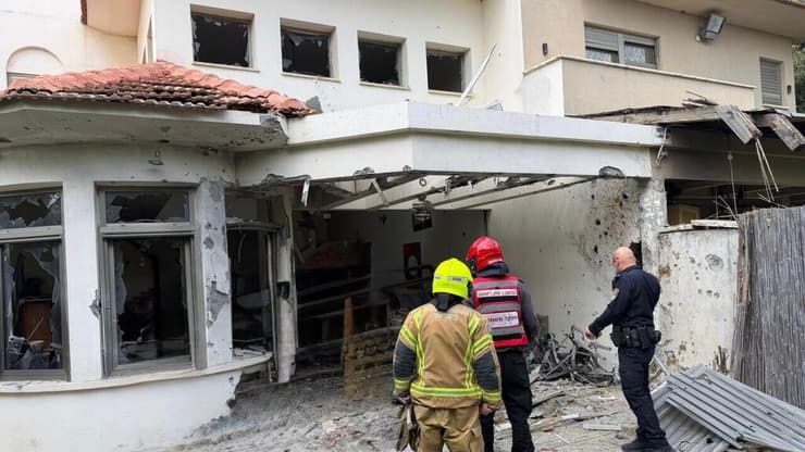 נפילת רסיס בחצר בית בשוהם