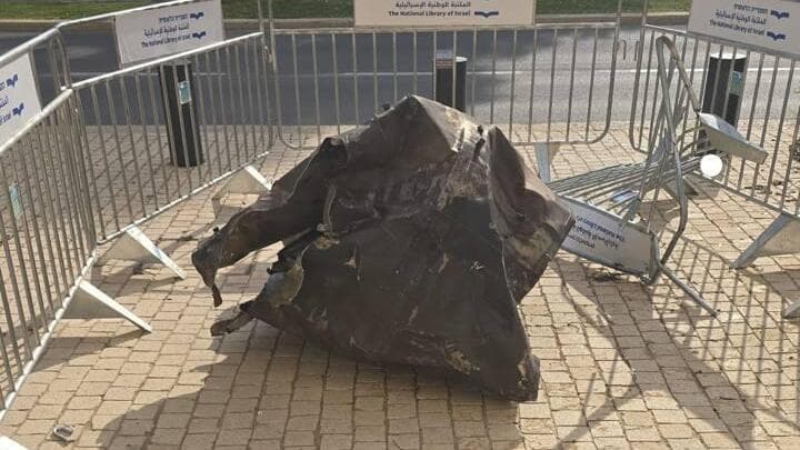 שבר סמוך למשכן הכנסת שבר יירוט בירושלים