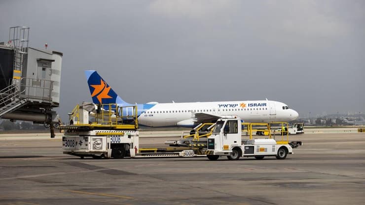 מטוס של ישראייר על המסלול (צילום: רשות שדות התעופה) נתב"ג בזמן מלחמה