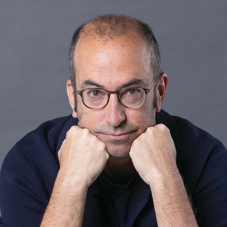 "אני אדם מעורב, גדלתי במשפחה כזו. אז הכתיבה מתחברת לנושאים כאלה". ישי שריד | צילום: עוז מועלם