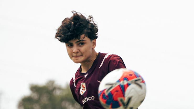 פאטמה פסנדידה כדורגלנית מבקשת מקלט איראנית באוסטרליה