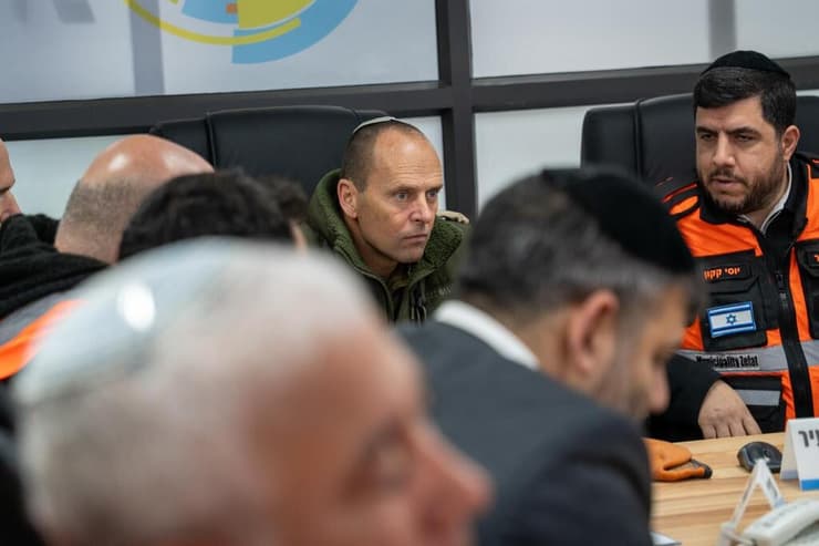 "שיקולים מקצועיים". האלוף קלפר בביקור בצפון (צילום: דובר צה"ל ) מפקד פיקוד העורף ביקר ברשויות הצפון