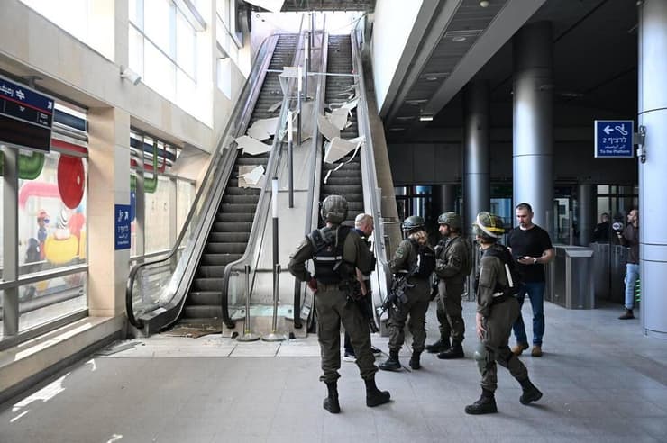פגיעה ישירה בתחנת רכבת בחולון