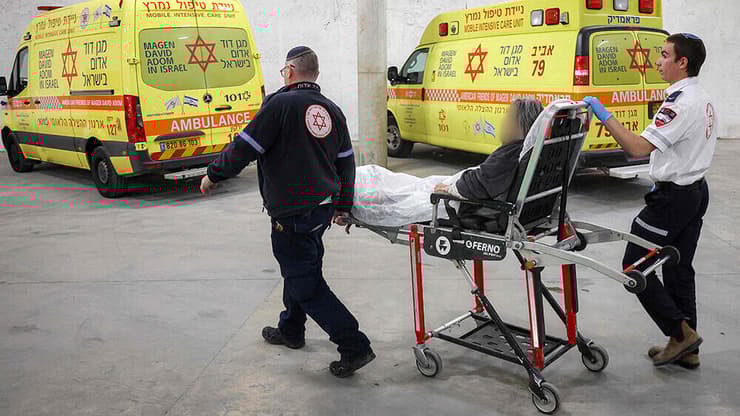 העברת חולים לשיבא בידי מד"א במהלך מבצע שאגת הארי