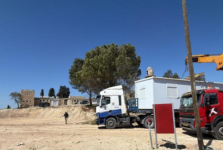 שא-נור קרוואנים הוצבו בשומרון מועצת יוסי דגן 