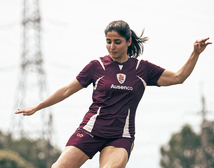 עאטפה רמזאנזאדה כדורגלנית מבקשת מקלט איראנית באוסטרליה