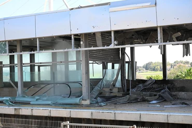 פגיעה ישירה בתחנת רכבת בחולון