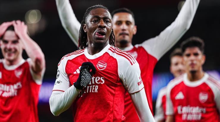 אברצ'י אזה חוגג