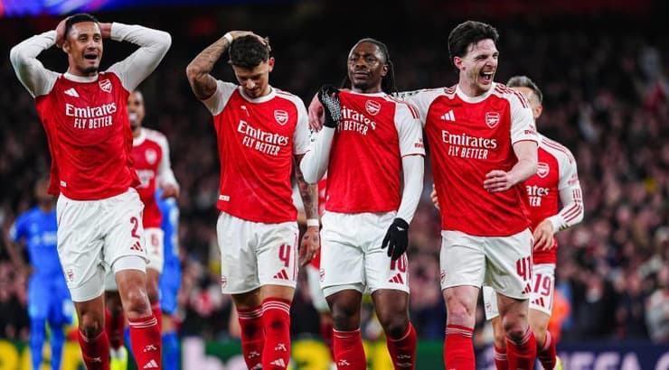 שחקני ארסנל מאושרים