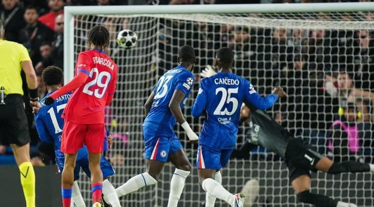 ברדלי ברקולה כובש לחיבורים