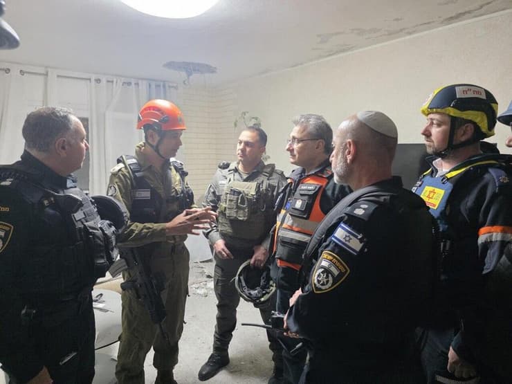 מד"א בזירת הנפילה בכרמיאל