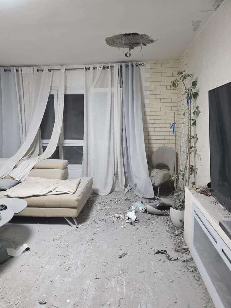 מד"א בזירת הנפילה בכרמיאל