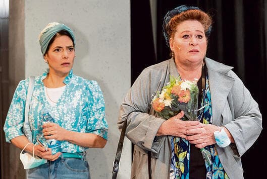 מתוך ההצגה 'מקומות שמורים' | צילום: מעיין קאופמן