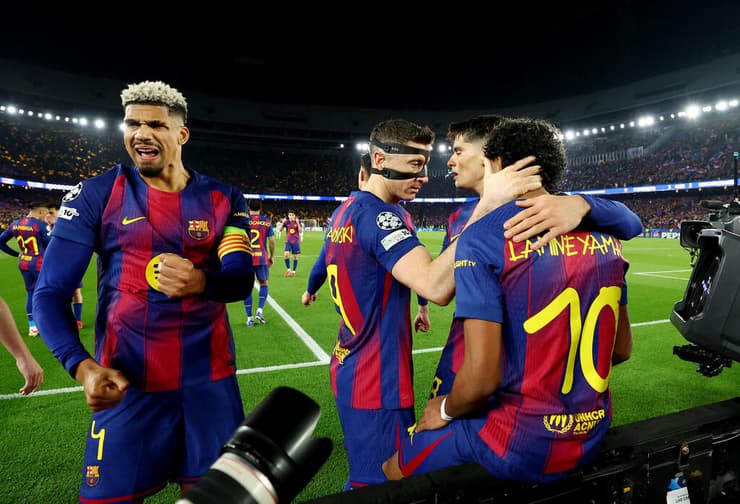שחקני ברצלונה חוגגים