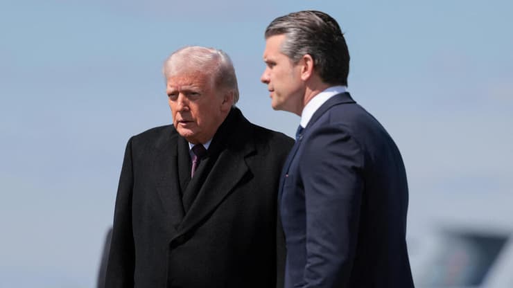 הנשיא טראמפ ושר המלחמה פיט הגסת' (צילום: REUTERS/Kylie Cooper) טראמפ והגסת'