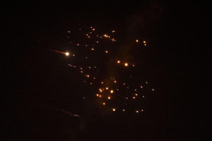 טיל מתפזר ששוגר מאיראן בשמי ישראל