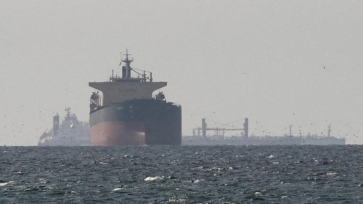 מכלית נפט ליד מצר הורמוז סמוך ל ראס אל-חימה ב איחוד האמירויות 11 במרץ