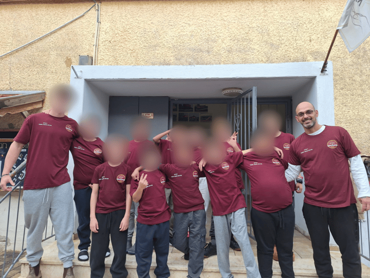 שילד אחד ירגיש שיש מבוגר אחד שתמיד נמצא כאן בשבילו   