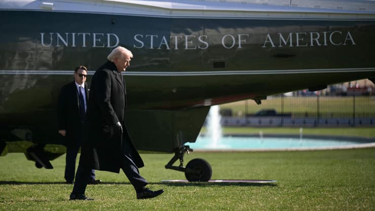 הנשיא טראמפ בדרכו לחדר הסגלגל (צילום: Oliver Contreras / AFP) הנשיא דונלד טראמפ בדרכו לחדר הסגלגל