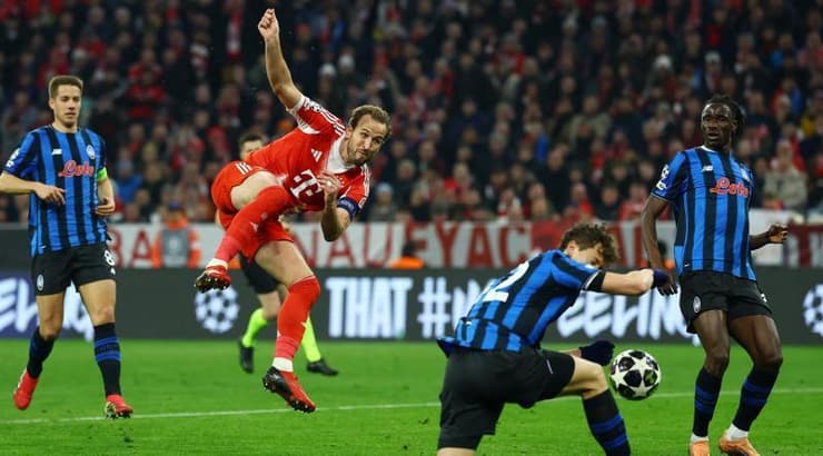 הבעיטה של הארי קיין נעצרת בידו של ג'ורג'יו סקאלביני