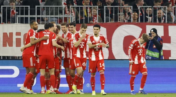 שחקני באיירן מינכן חוגגים