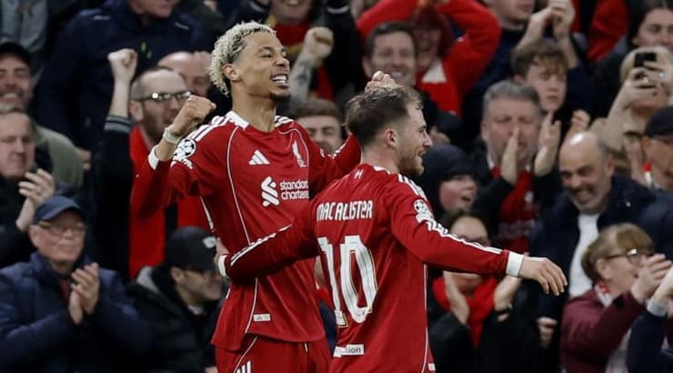 הוגו אקיטיקה ואלכסיס מק אליסטר מאושרים