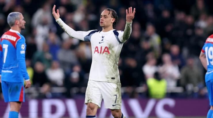 צ'אבי סימונס מקפיץ את הקהל