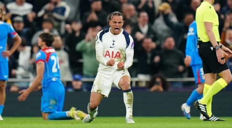 צ'אבי סימונס בפרץ של התרגשות