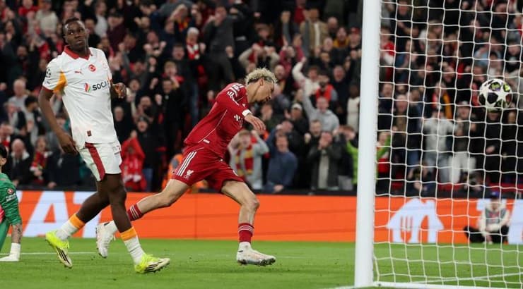 הוגו אקיטיקה מתחיל בחגיגות