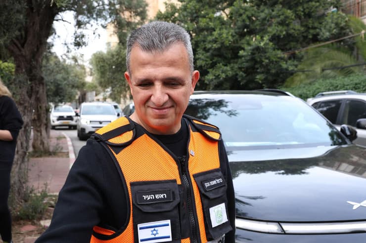 שאמה הכהן, בזירת נפילה (צילום: שאול גולן) פגיעה בבניין במרכז