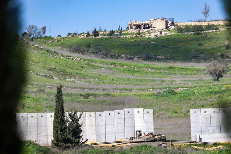 חברי התנועה עברו ללבנון, צה"ל החזיר אותם. גבול לבנון (צילום: Odd ANDERSEN / AFP) כוחות צה" בגליל העליון