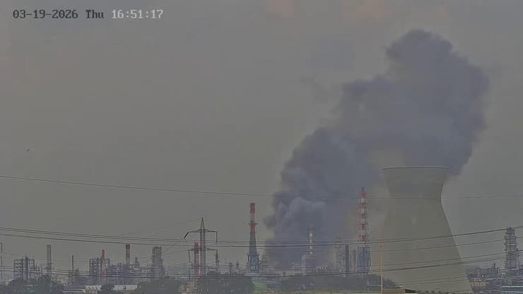 תיעוד רגע הפגיעה בבית הזיקוק בחיפה