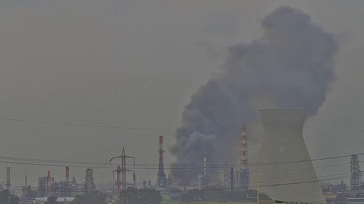 תיעוד רגע הפגיעה בבית הזיקוק בחיפה (צילום: איגוד ערים אזור מפרץ חיפה להגנת הסביבה) תיעוד רגע הפגיעה בבית הזיקוק בחיפה