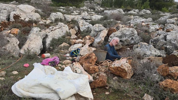 הכניסה למערה