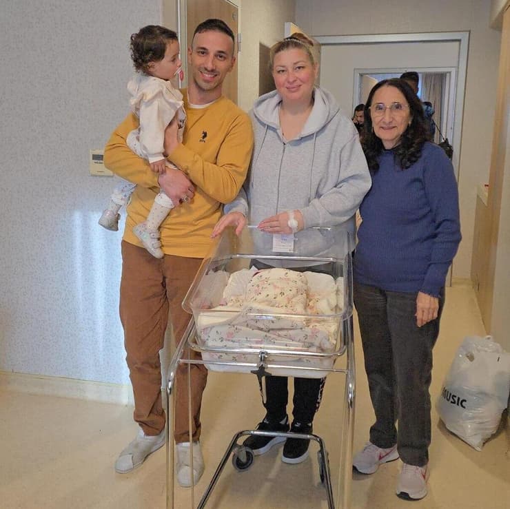 ליאור ישראלוב ובתו שנולדה בפונדקאות נתקעו בקפריסין במהלך מלחמת שאגת הארי