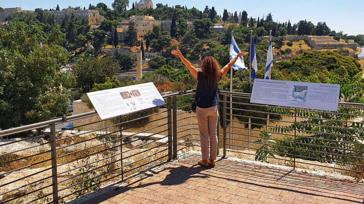 מרפסת הכנסייה הסקוטית בגבעת התנ"ך