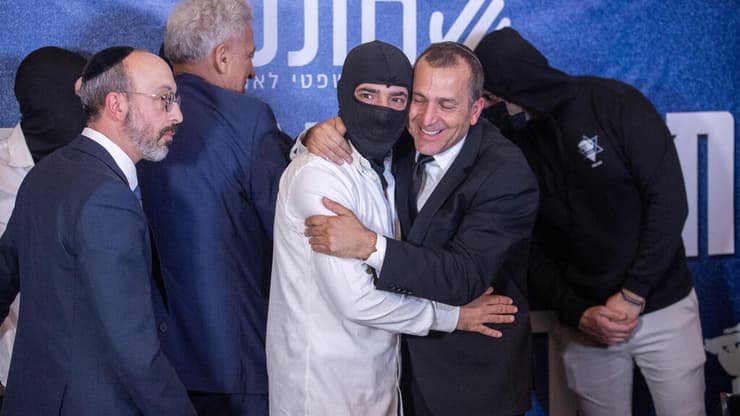 מסיבת עיתונאים של לוחמי כוח 100