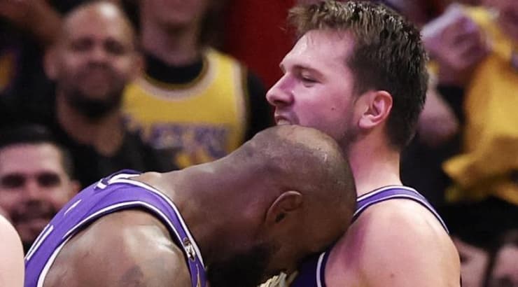 לוקה דונצ'יץ' ולברון ג'יימס חוגגים