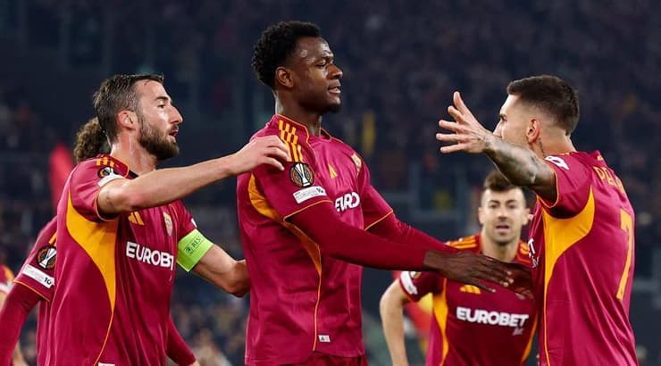 שחקני רומא חוגגים