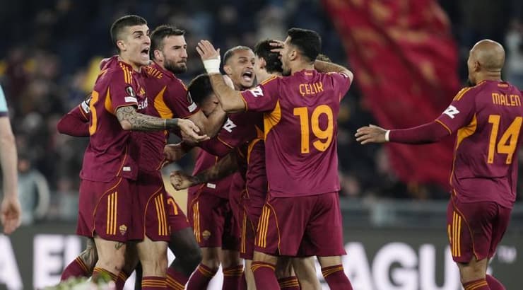 שחקני רומא מאושרים