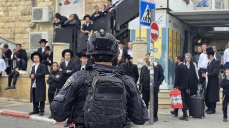 עימותים אלימים בין שוטרים לחרדים בירושלים