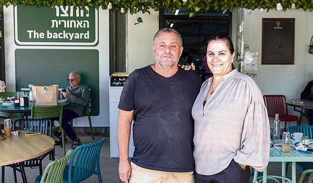 חדוה קבסה וגונן שדה. "פתחנו כדי להציע לאנשים נחמה"