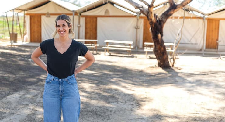 לורן ון חרבנברוק באתר הקמפינג. "המקומות נתפסים"