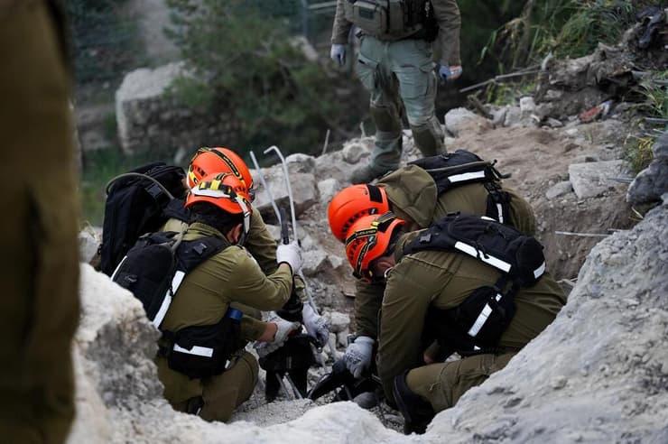 כוחות פיקוד העורף פועלים בשעות אלו בזירת הנפילה בעיר העתיקה בירושלים