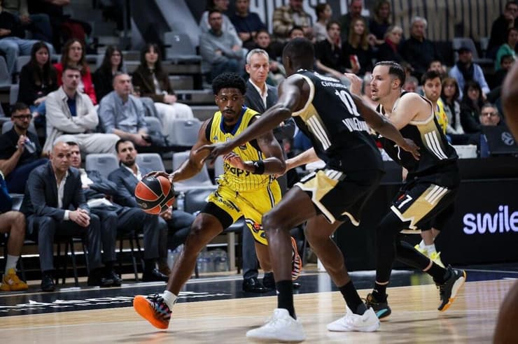 מכבי הגיעה למשחק הזה לא מוכנה מנטלית. קלארק (צילום: Marie Bassery) שחקן מכבי ת"א ג'ימי קלארק