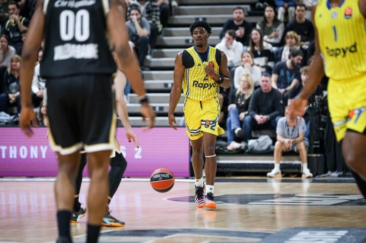 הצהובים נותרו במקום ה-13 בטבלה. קלארק (צילום: Marie Bassery) שחקן מכבי ת"א ג'ימי קלארק