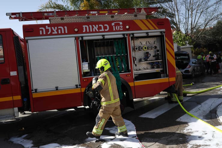 כוחות כיבוי והצלה בזירת הנפילה