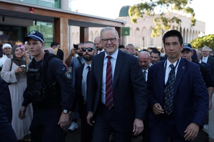 ראש ממשלת אוסטרליה אנתוני אלבניזי בביקורו במסגד לאקמבה